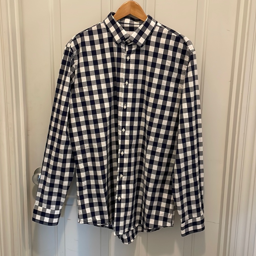 Mens XL Slim Fit navy blue white long sleeve  button down shirt.